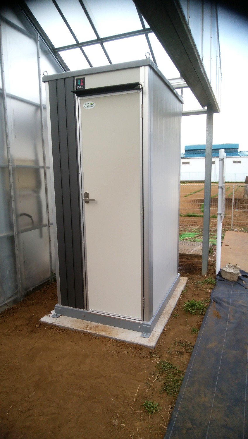 新座市内の農園 屋外のトイレ設置 株式会社 田中住宅設備